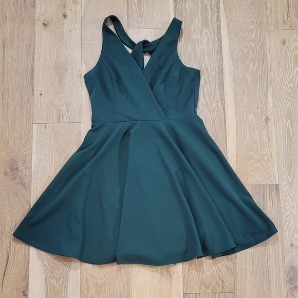Lulu's Hunter green v neck skater dress size Large - Picture 4 of 8